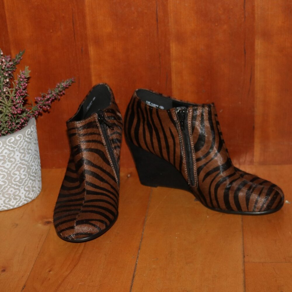 NEW Aerosoles Brown Black Zebra Print Calf Hair Comfort Wedge Ankle Booties 7.5